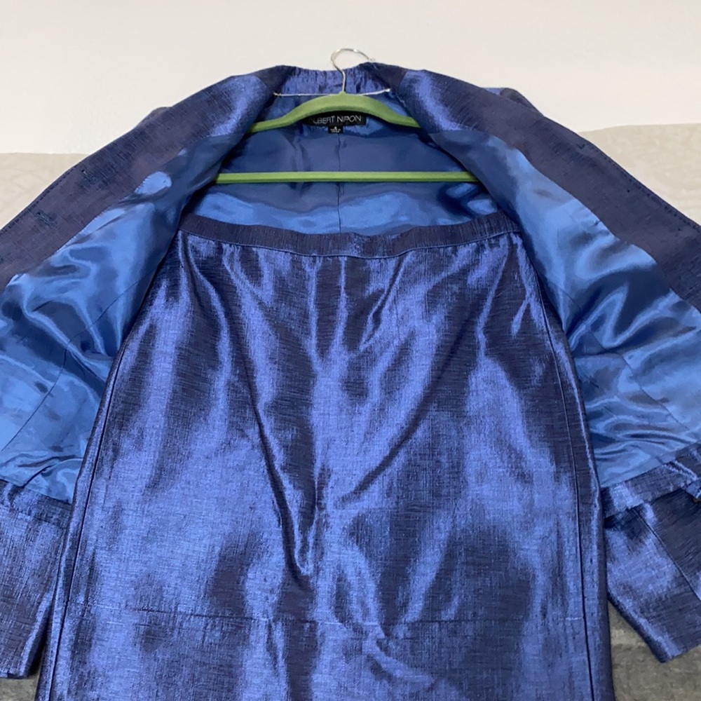 Albert Nipon Stunning Elegant Blue Suit Size 2 - image 6